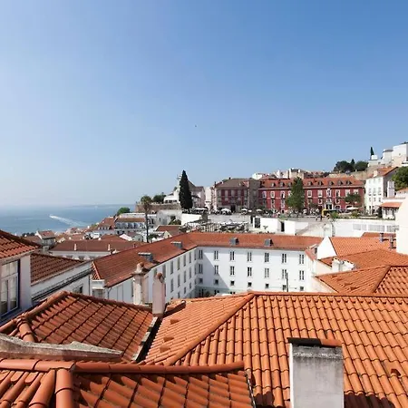 Sao Vicente Iv - Eco-flat With French Balcony & View Apartamento